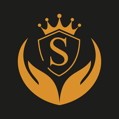 Letter S Queen Logo Design vector templet  crown logo Elegant monogram gold logo for Royalty,