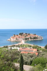 Widok na wyspę Świętego Stefana w Czarnogórze - obrazy, fototapety, plakaty