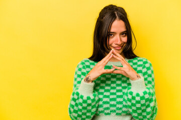 Young hispanic woman isolated on yellow background making up plan in mind, setting up an idea.