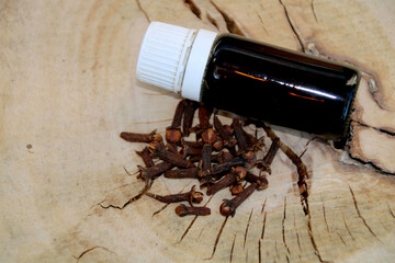 nelkenöl mit gewürznelken