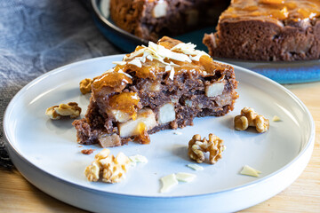 Apfelkuchen mit Walnüssen