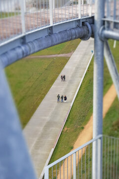 Tilburg Spoorpark people walking thru park.