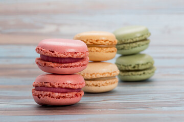 a strawberry macarons