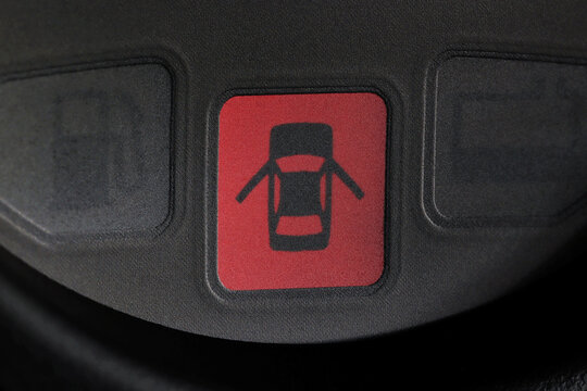 open doors warning light in car dashboard