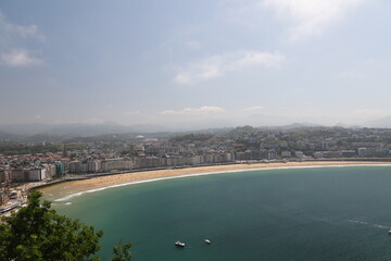 Obraz premium View of the beach and sea in San Sebastián 