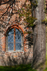 Fototapeta na wymiar Kirchenfenster der Stadtkirche Neustadt in Holstein