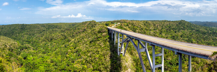 Fototapeta na wymiar Panoramic view of the Yumuri valley in Cuba