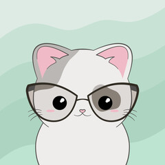 Ręcznie rysowany mały szary kotek w okularach na zielonym tle. Wektorowa ilustracja zadowolonego, siedzącego kota. Słodki, uroczy zwierzak. - obrazy, fototapety, plakaty