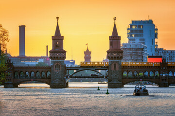 Oberbaumbrücke orange sky - obrazy, fototapety, plakaty