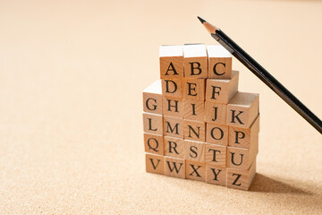 アルファベット　積み木　木製　鉛筆