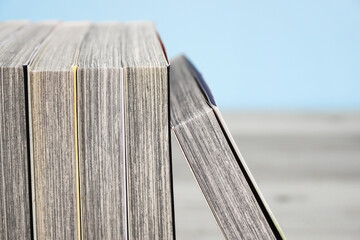 Comic books on the table.  テーブルの上のマンガ本