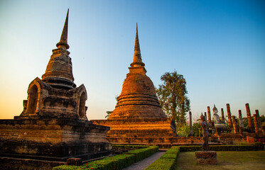 Fototapeta premium Sunset at Wat Mahathat buddha and temple in Sukhothai Historical Park