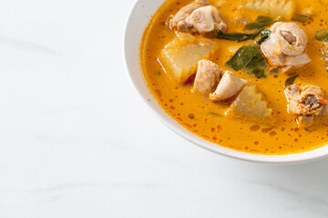 Chicken curry soup with roti