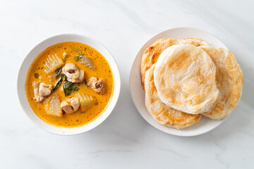 Chicken curry soup with roti