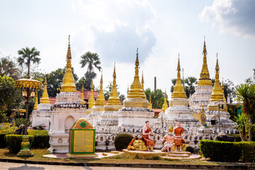 Naklejka premium Wat Chedi Sao Lang in Lampang, Thailand