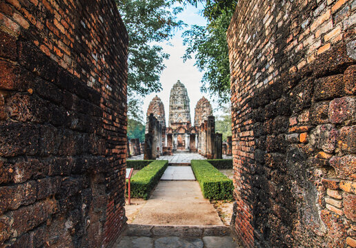 Wat si Sawai temple in Sukhothai historical park, Thailand