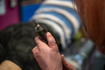 Preparing the tattoo machine before starting