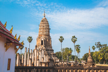 Fototapeta premium Wat Phra Sri Rattana Mahathat Rajaworaviharn temple and buddha in Si Satchanalai historical park, Thailand