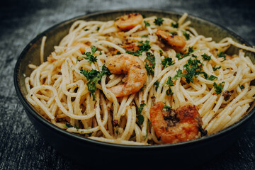 Spaghetti with shrimp and garlic