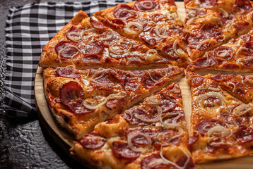 Sliced ​​pepperoni pizza