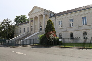 Fototapeta premium Le palais de justice, vue de l'extérieur, ville de Châteauroux, département de l'Indre, France