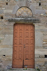 Fototapeta na wymiar Porte romane de Santa Reparata de Morosaglia. Corse