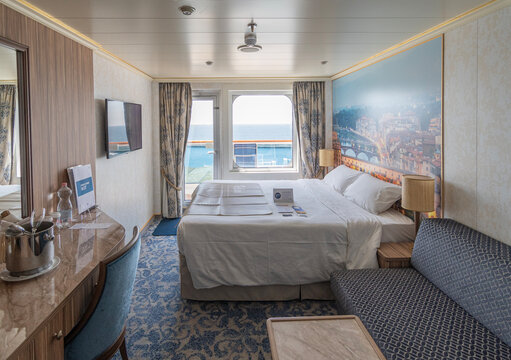 Vue d'une cabine balcon du navire de croisi&egrave;re le Costa Firenze le 01 mai 2022.
