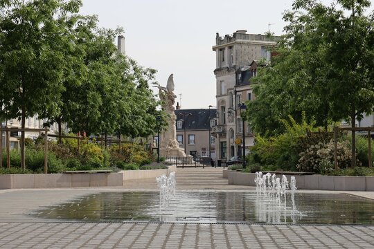 La place Gambetta, ville de Châteauroux, département de l'Indre, France
