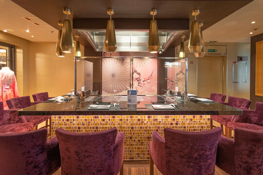 Vue du restaurant Le Teppanyaki sur le navire de croisi&egrave;re le Costa Firenze le 01 mai 2022.