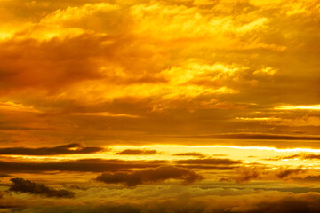 Fototapeta premium Colorful sunset in the evening sky. Great dramatic view. Clouds illuminated by the setting sun. Amazing sky panorama. Meditative calmness and greatness. Mystical lighting