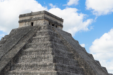 Fototapeta na wymiar Temple of Kukulkan, pyramid in Chichen Itza, Yucatan, Mexico. Ruins of an ancient Mayan pyramid. Top of the stepped pyramid, UNESCO World Heritage