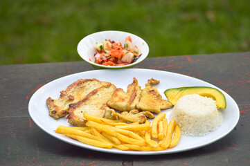 Dishes in a restaurant with a tourist and gastronomic destination, outdoors with green areas and rivers with fauna and flora, aquatic plants and rock formations