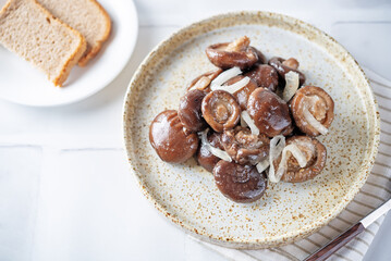 Gruzdi mushrooms with pickled onion and garlic