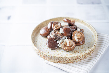 Gruzdi mushrooms with pickled onion and garlic