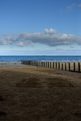 Fototapeta premium Brises-lames sur la plage de Saint-Malo