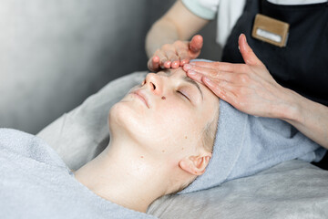 Obraz na płótnie Canvas Young beautiful woman doing beauty treatment, massage in the salon.
