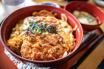 カツ丼　日本の丼もの　和食イメージ