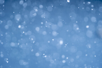 雪が降っているイメージ