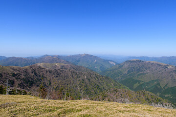 Naklejka premium 新緑の山々