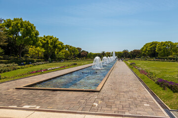 神戸・須磨離宮公園の噴水広場と遊歩道