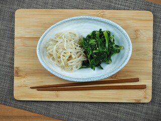 한국전통음식 시금치무침과 숙주나물