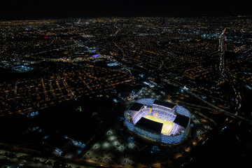 Estadio Cuauhtémoc y Ciudad de Puebla vista aérea de noche