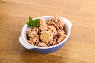 Canned tuna fish with oil
