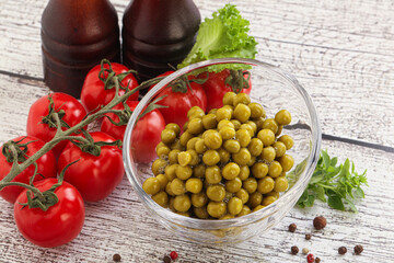 Canned sweet green peas conserve