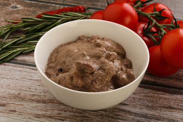 Soft chicken liver with cream