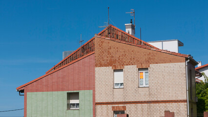 Tejado de edificios de baldosas