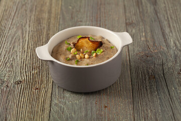 Soup, topinamburu cream.  Served with croutons in gray bowls.