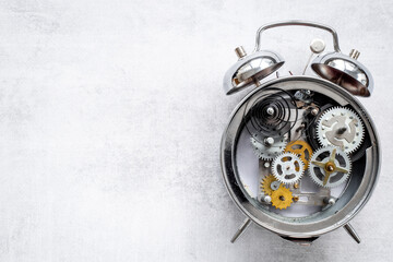 Fototapeta premium Open alarm clock with metal steel gears and wheels closeup