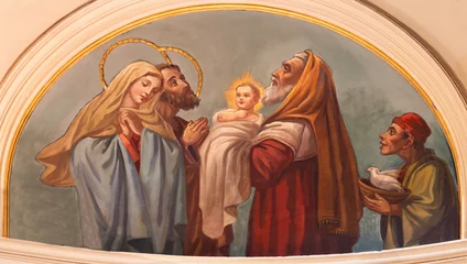 Schilderijen op glas BARI, ITALY - MARCH 3, 2022: The fresco of Presentation of Jesus in the temple in the church Chiesa San Ferdinando by Nicola Colonna (1862 -1948). © Renáta Sedmáková
