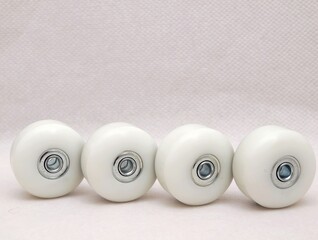 4 white Skate wheels - 503929111